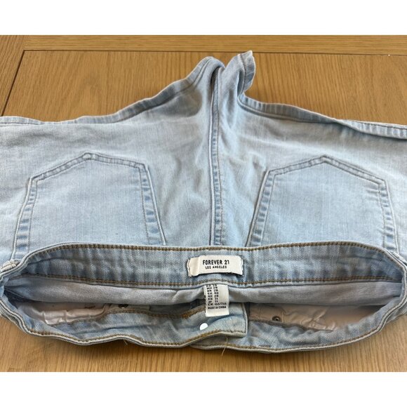 Forever 21 Waist Size 28 Light Wash High-Waisted Denim Shorts With Pockets - Picture 4 of 7